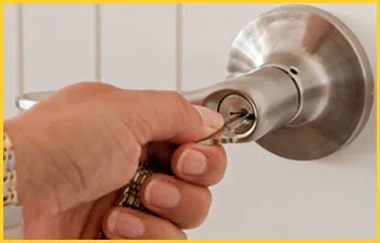Exclusive Locksmith Service Manchester, CT 860-295-2026 - 16-emergency-unlock