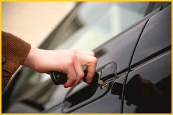 Exclusive Locksmith Service Manchester, CT 860-295-2026 - 18-car-unlock